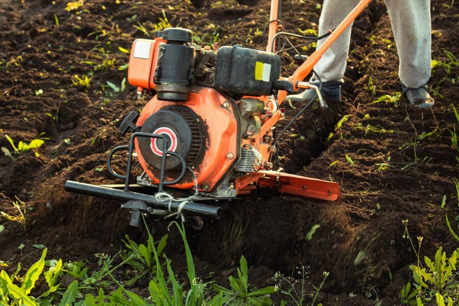 Який мотоблок кращий: бензиновий чи дизельний?